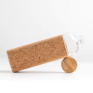 Botella de cristal 640 ml con funda de corcho y tapa de bambú